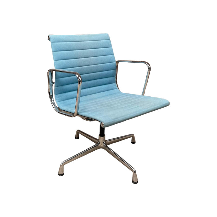 Refurbished EA 104 – Conference Chair in Blue