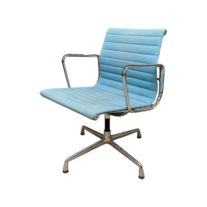 Refurbished EA 104 – Conference Chair in Blue