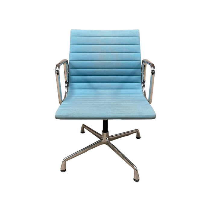 Refurbished EA 104 – Conference Chair in Blue