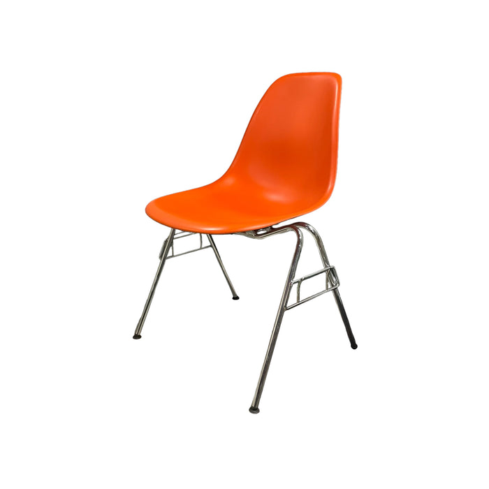 Refurbished Eames Plastic Side Chair RE DSS-N in Red