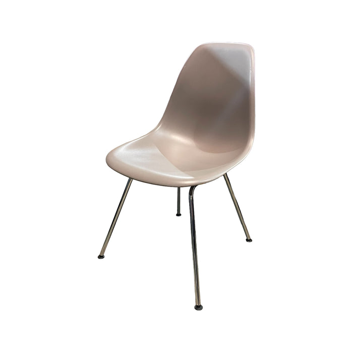 Refurbished Eames Plastic Side Chair RE DSX in Pebble