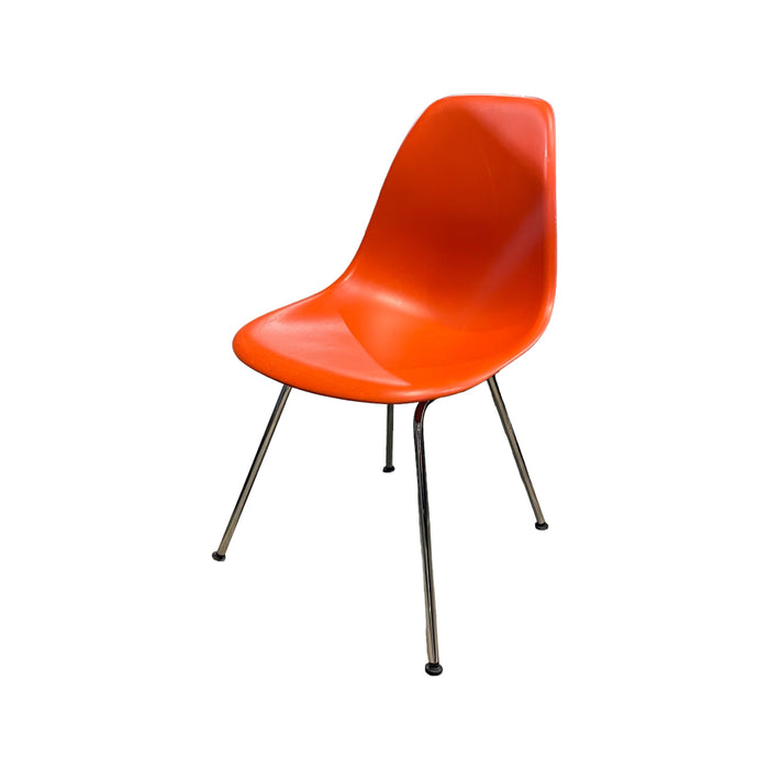 Refurbished Eames Plastic Side Chair RE DSX in Red