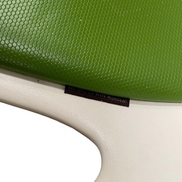 Refurbished Fritz Hansen Rin Dining Swivel Chair in White & Green