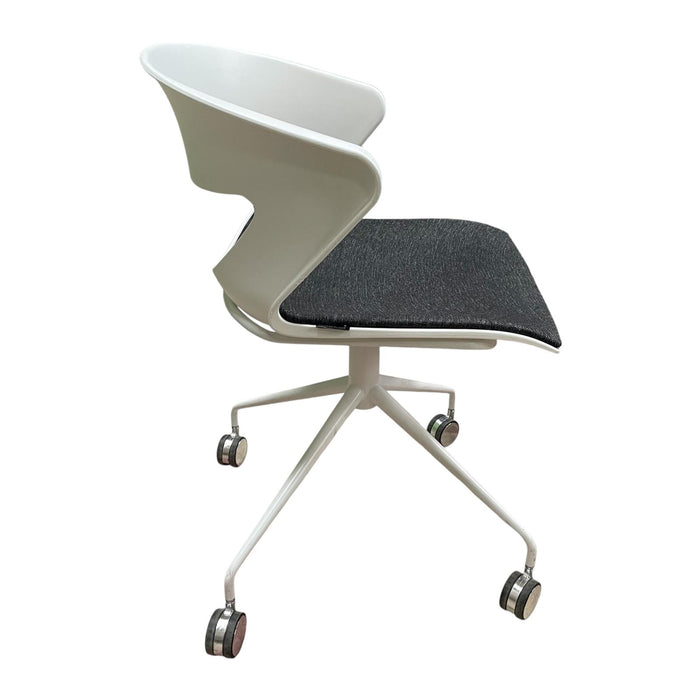 Refurbished Kicca Swivel Meeting Chair