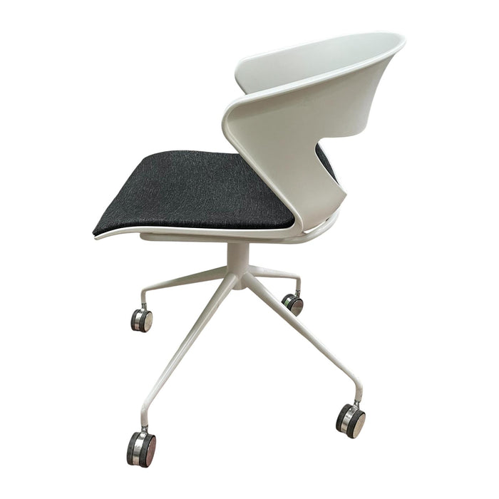 Refurbished Kicca Swivel Meeting Chair