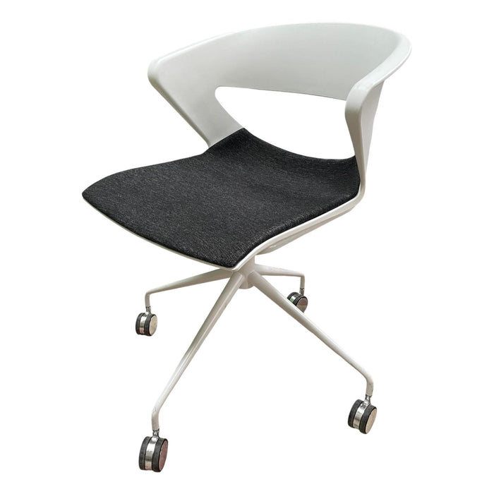 Refurbished Kicca Swivel Meeting Chair